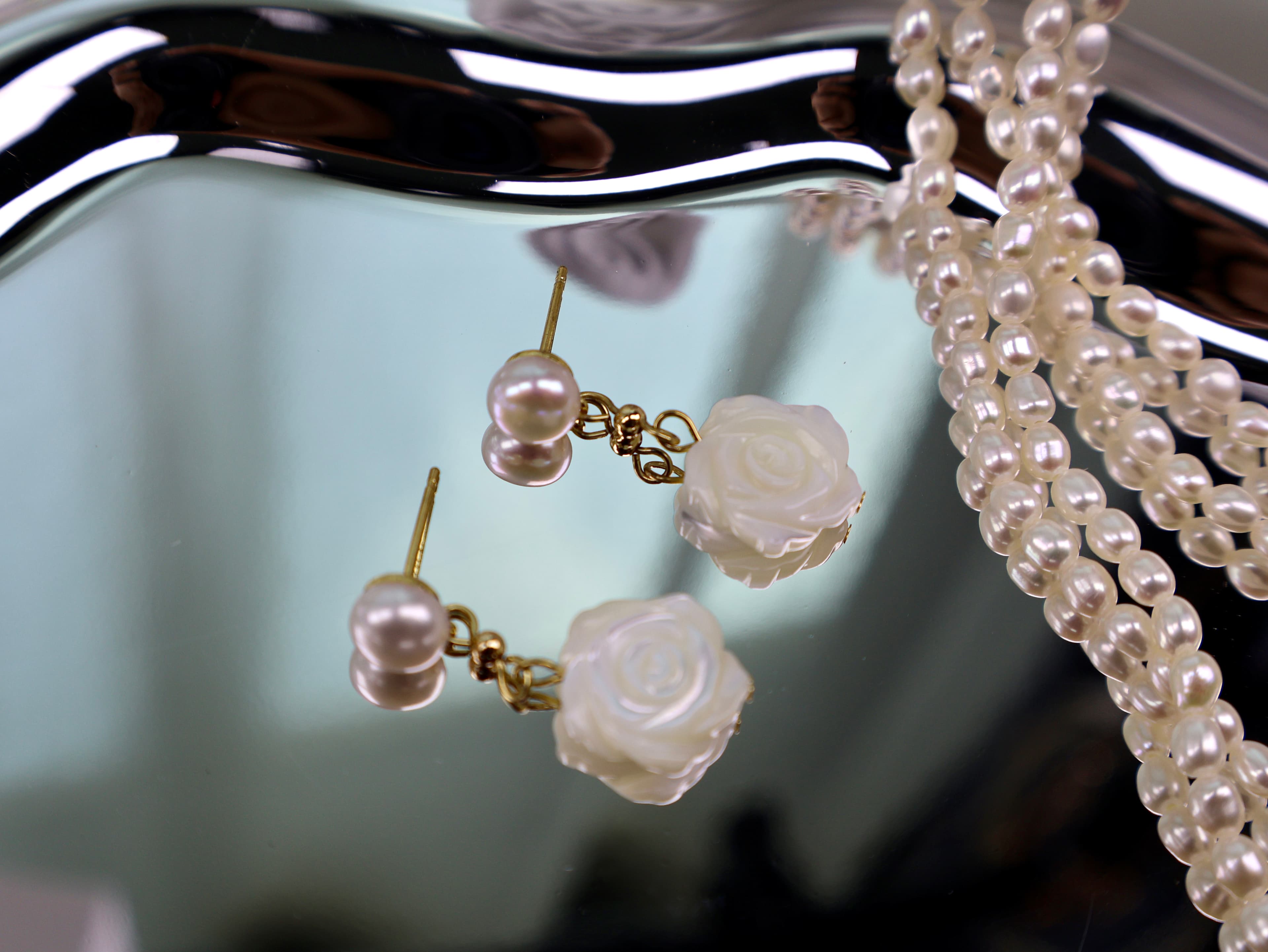 A01 ต่างหูไข่มุก รุ่น Camellia Drop เงินแท้S925 ชุปทอง 18k image 3
