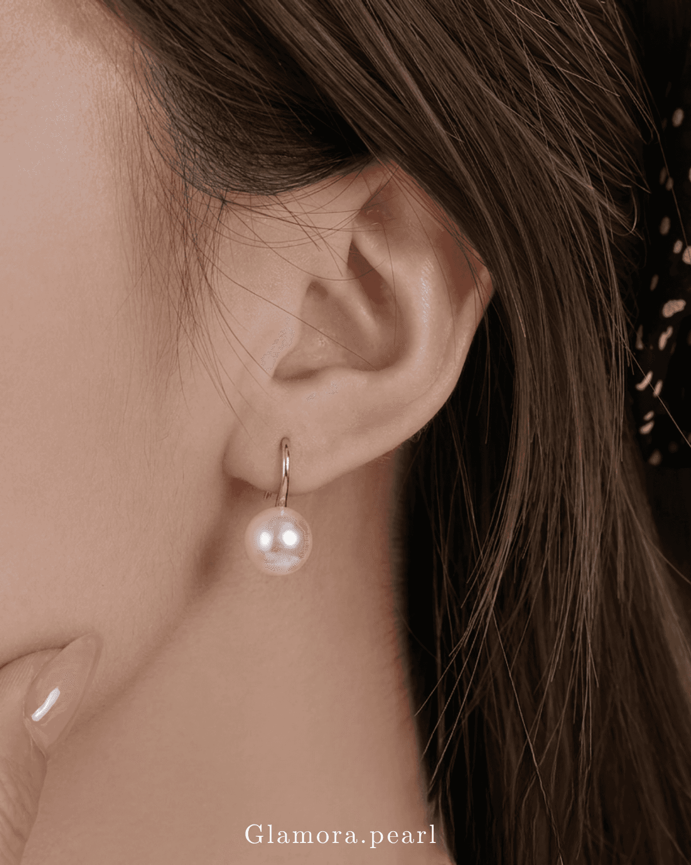 E03 ต่างหูไข่มุกแท้ ขนาด 9-10mm รุ่นClassic Hook ตัวเรือนเงินแท้ S925 ชุปทอง14k — alternate view