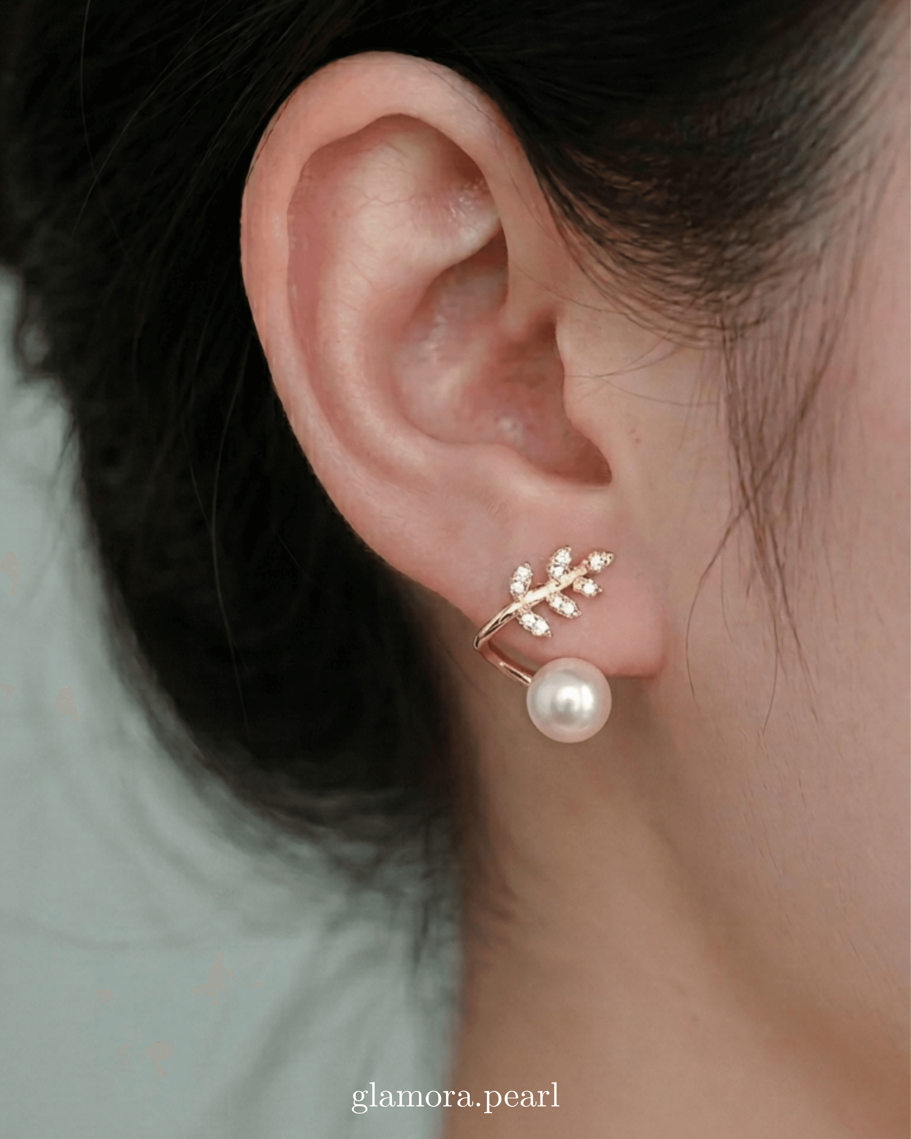 E08 ต่างหูไข่มุกแท้ รุ่น Laurel Pearl ตัวเรือนเงินแท้ชุบทองคำแท้ 18K / ฝังเพชร CZ image 2