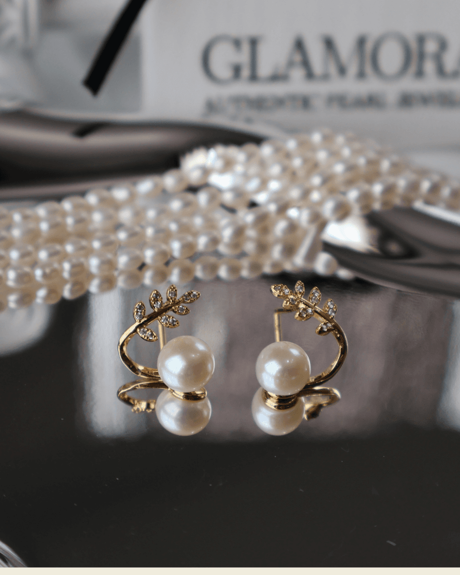 E08 ต่างหูไข่มุกแท้ รุ่น Laurel Pearl ตัวเรือนเงินแท้ชุบทองคำแท้ 18K / ฝังเพชร CZ image 3