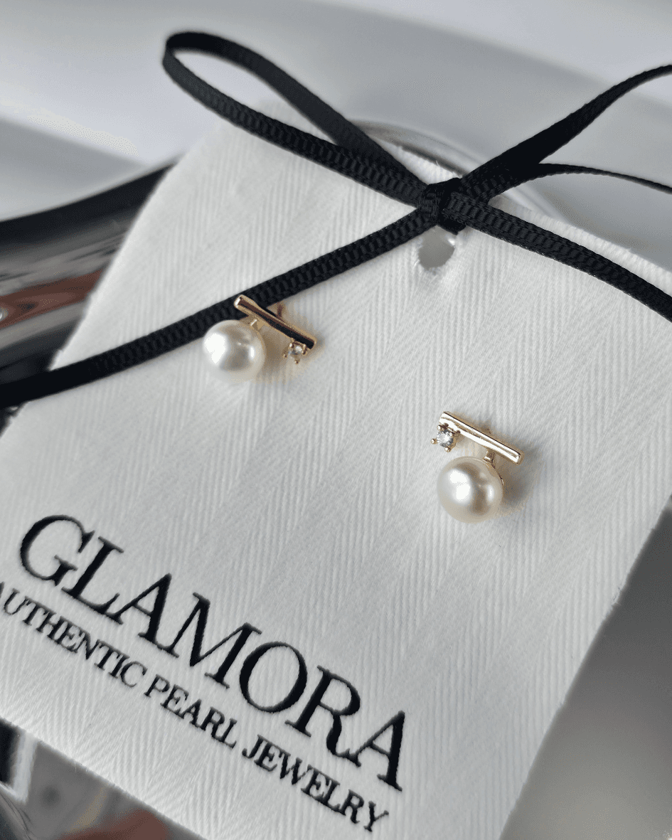 E10 ต่างหูไข่มุกแท้ รุ่น Linea Pearl ตัวเรือนเงินแท้ชุบทองคำแท้ 18K / ฝังเพชร CZ image 6