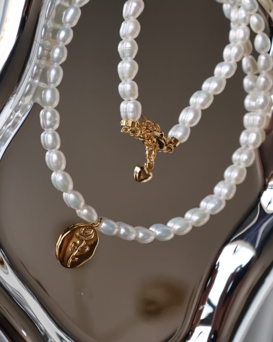 N01 สร้อยคอไข่มุกแท้ รุ่น Golden Petal พร้อมกล่อง ตัวจี้เงินแท้ S925 ชุปทอง14k image 3